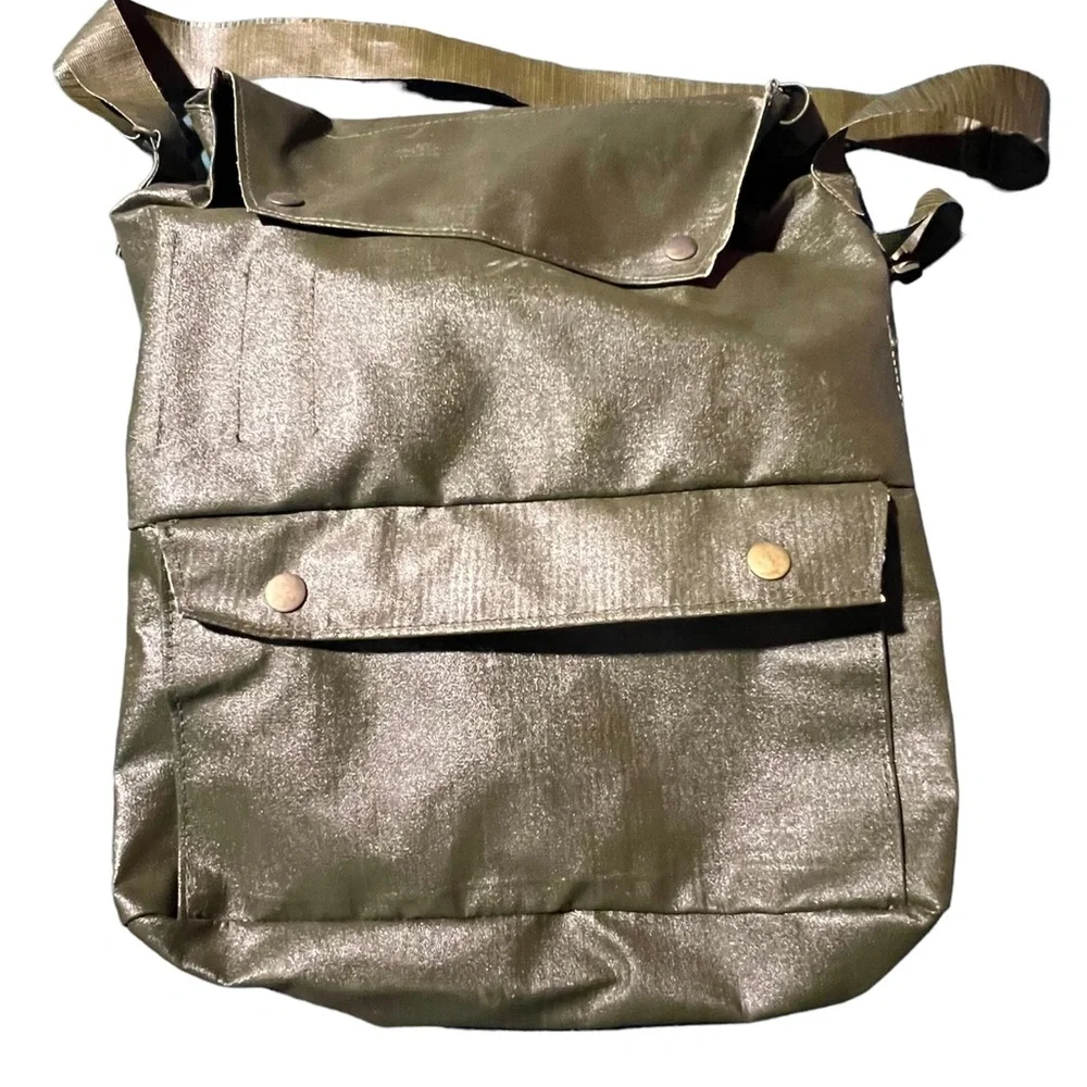 Mask brand new with free bag